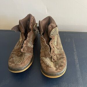 Well-loved Nike SB tweed from 2004